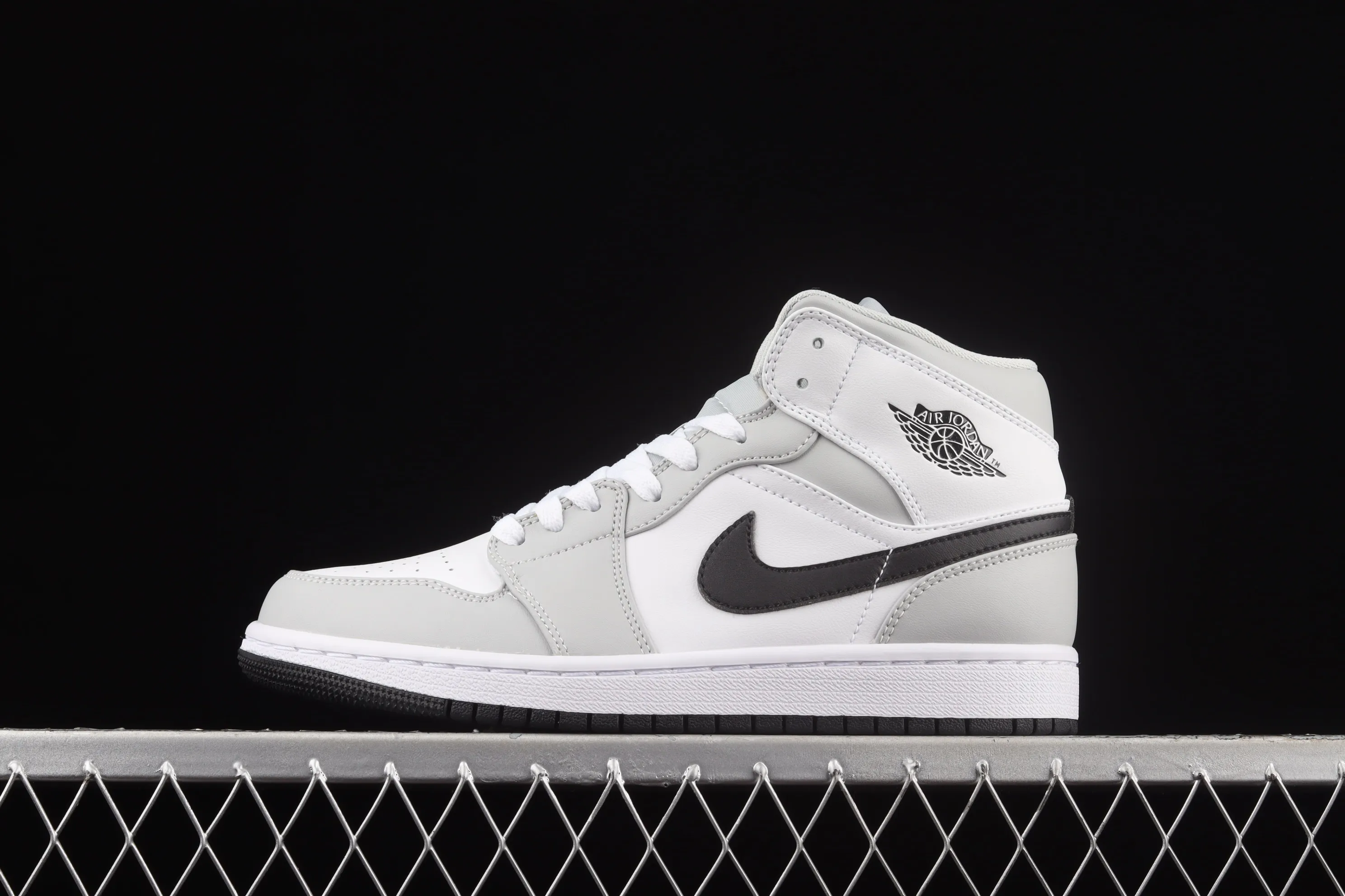All Categories Air Jordan Jordan Series Basketball Shoes Air Jordan 1 Mid Air Jordan 1 Mid AJ1 Joe 1 New Ash Mid-top Cultural Basketball Shoes BQ6472-015